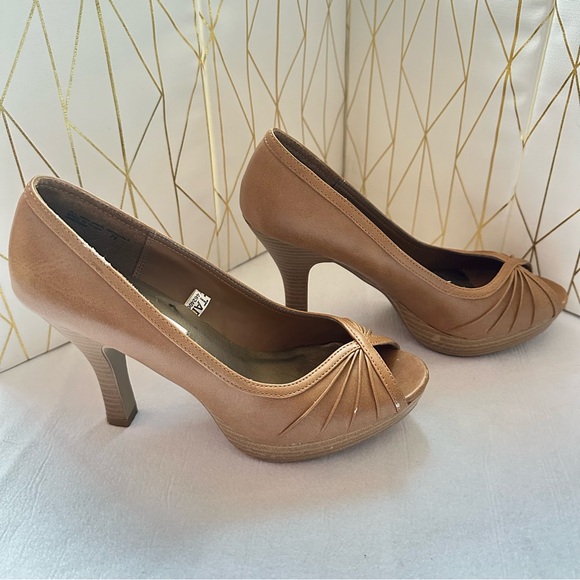 Xhilaration 3” Open Toe Wood Pumps - Tan/Brown - Size 7.5 - Picture 10 of 11